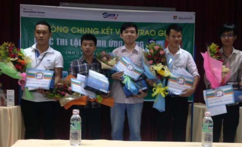 Sinh viên hệ thống thông tin đã đạt thành tích trong cuộc thi Innovative App Challenge 2016