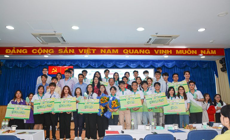 TỔNG KẾT VÒNG CHUNG KẾT VÀ TRAO GIẢI CUỘC THI HỌC THUẬT AISC’22
