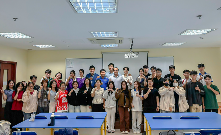 Tổng kết seminar “E-Commerce Connect 2026: Hiểu môn học – Chọn đúng hướng đi”